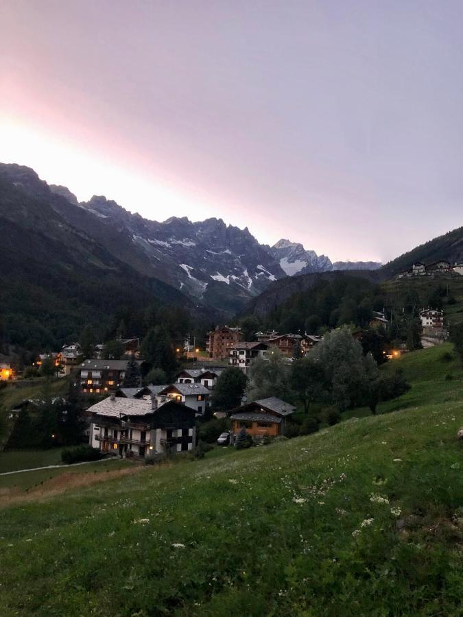 Il Piccolo Rifugio - Casa Valtournenche Apartment Luaran gambar